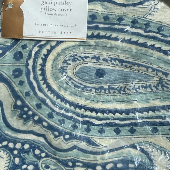 Set of 2 Pottery Barn Gabi Paisley Pillow Shams Blue Off White NEW - Picture 8 of 9